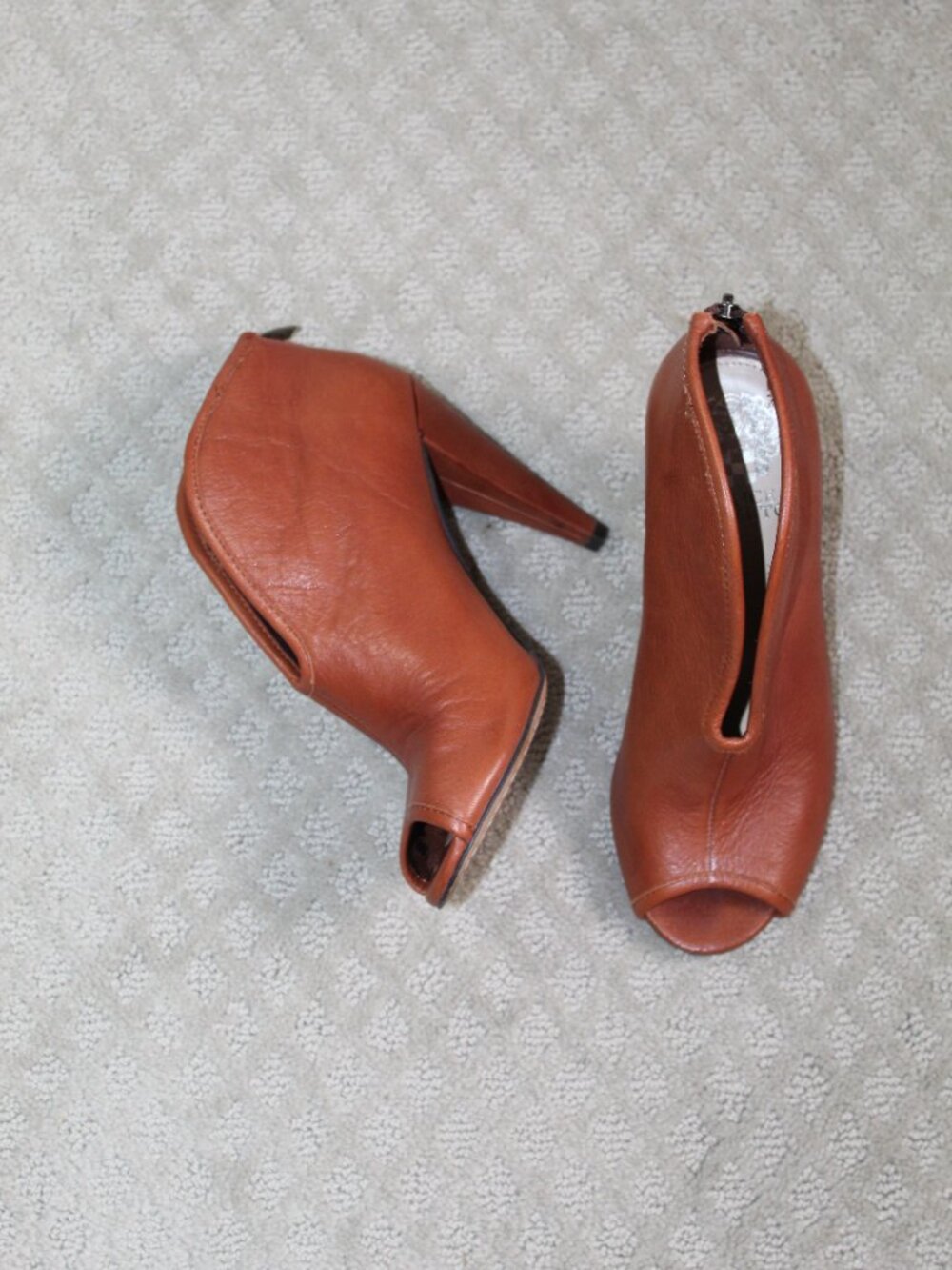 Vince Camuto Size 6.5M Cognac Brown Peep Toe 4.25" Heels